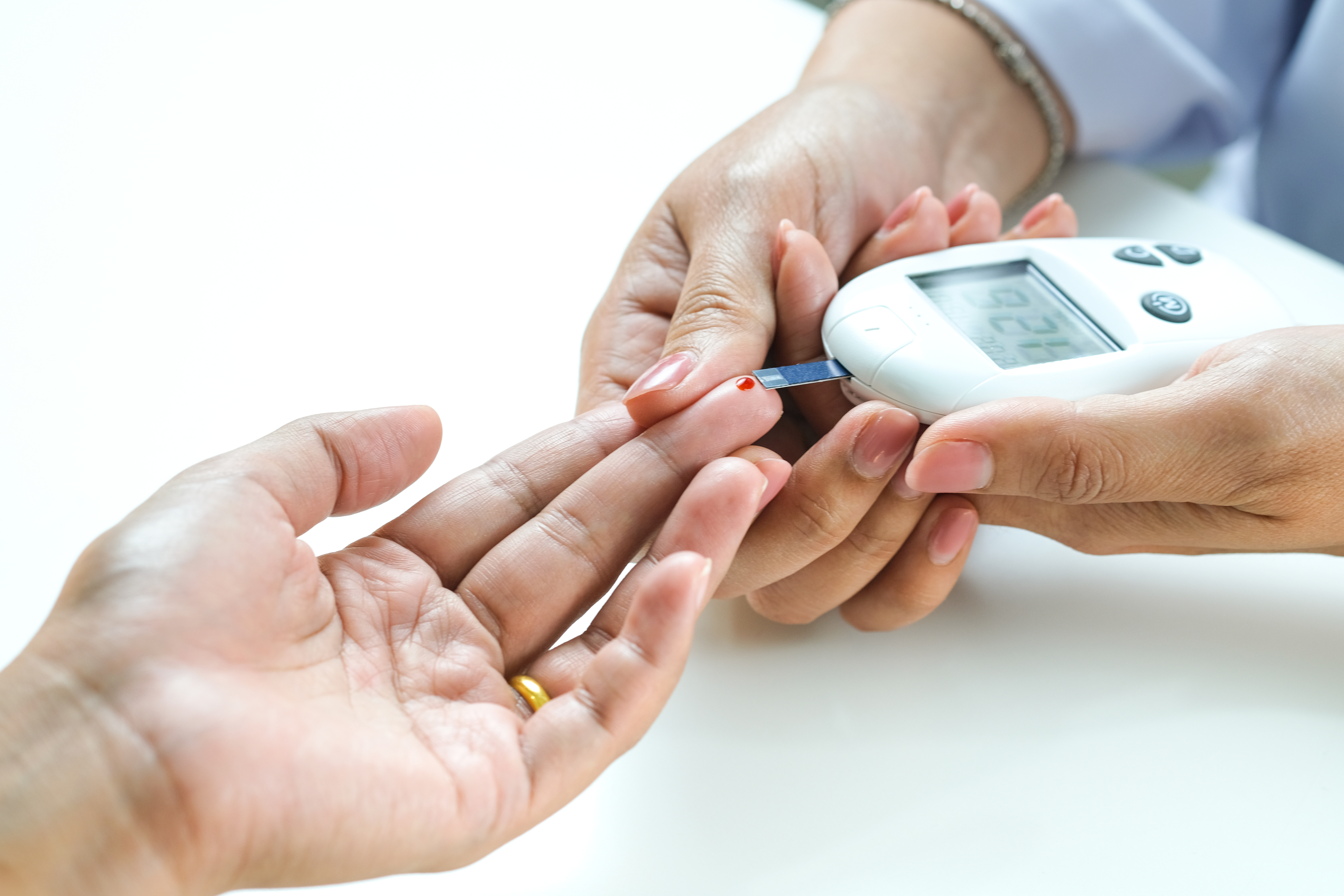 Cette étude appelle à une prise en charge plus globale, métabolique, physique et mentale de ce groupe de jeunes patients (Visuel Adobe Stock 644337034).